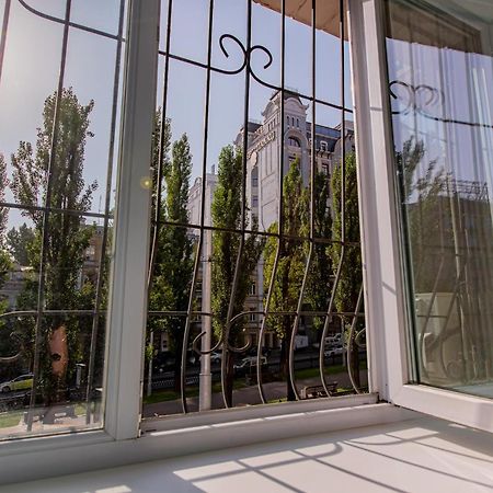 Big Jacuzzi , Sauna , Khreshchatyk Apartments Kiev Luaran gambar