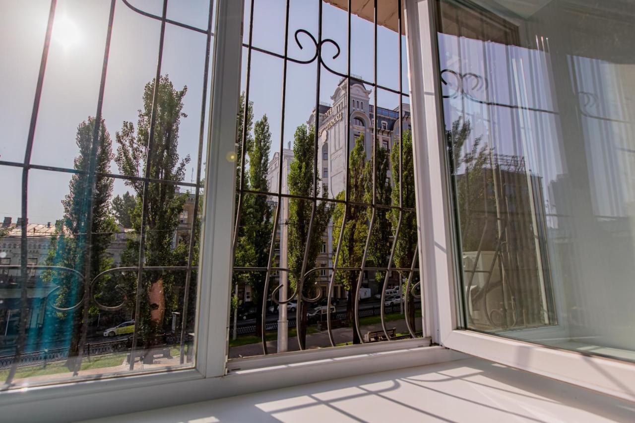 Big Jacuzzi , Sauna , Khreshchatyk Apartments Kiev Luaran gambar